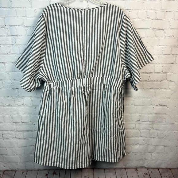 BloomChic Gray & White Striped Knot Front Romper Plus Size 3X - Picture 6 of 6